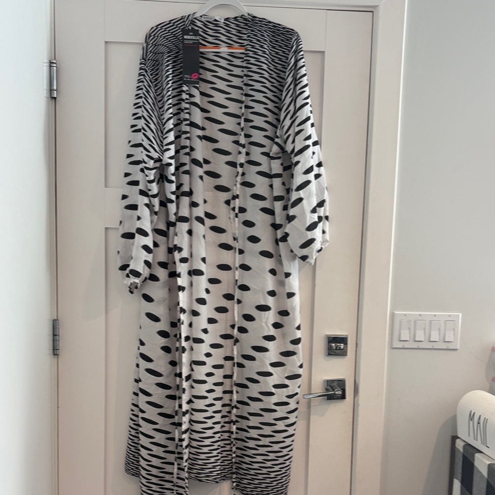 Rebdolls Monochrome Patterned Women's Cape